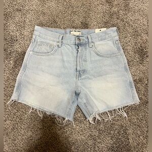 Free people light wash jean shorts size 25